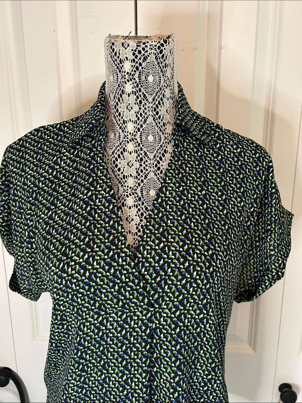 Cabi replay top in shades of green blue black and white XS - Picture 3 of 11
